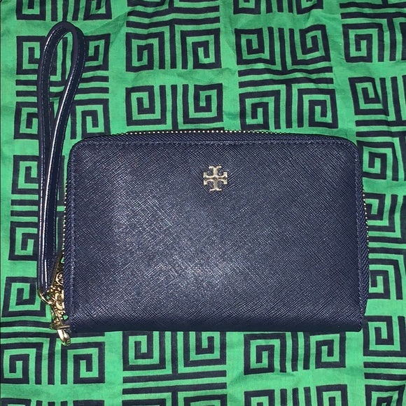 Tory Burch Handbags - Tory Burch Fold Wallet